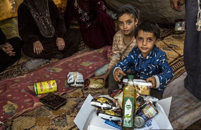 Ramadan food parcels distribution in Syria 2014 (14)